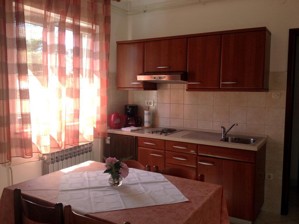 Apartment Ban *