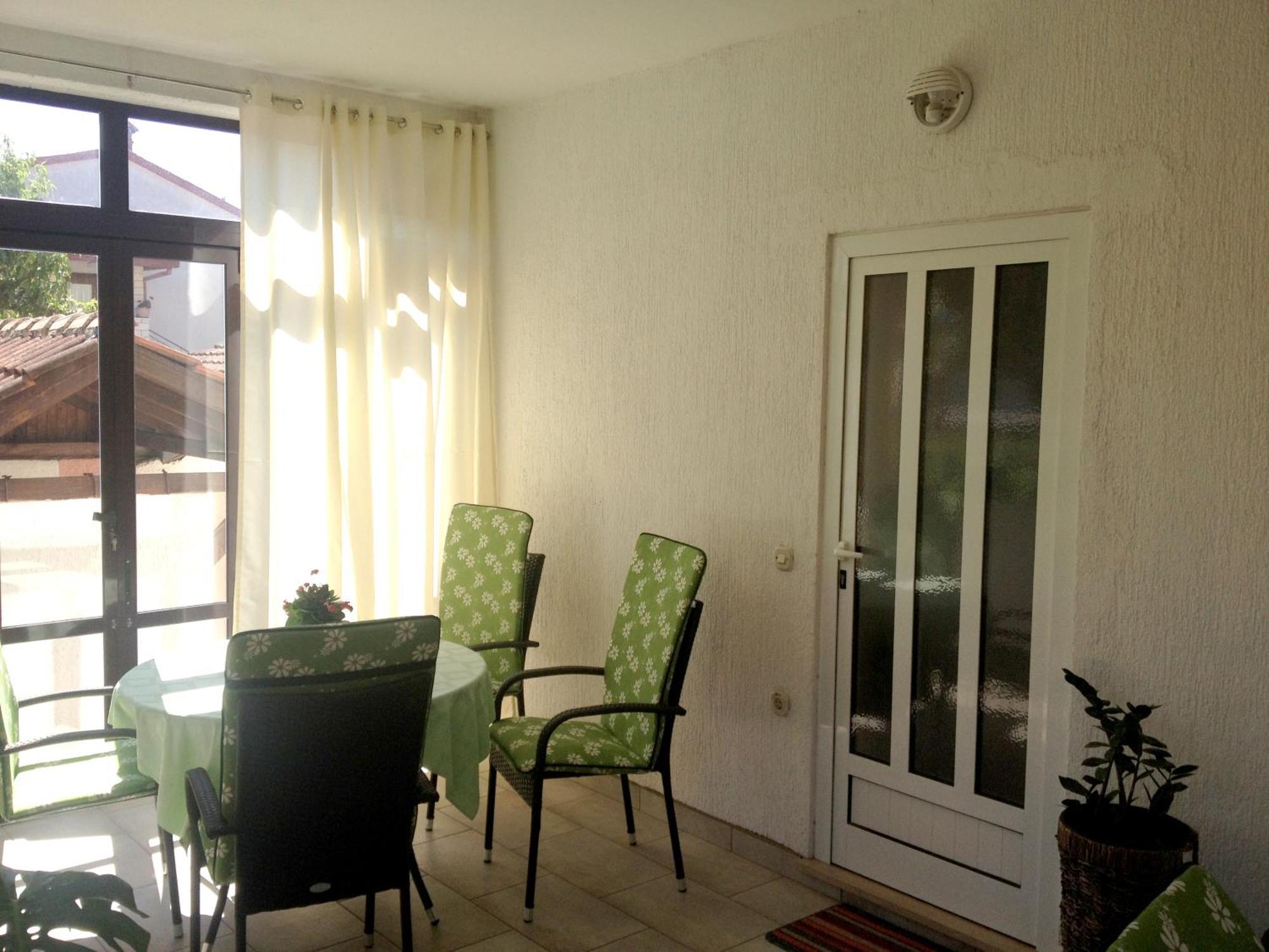 Apartment Ban *
