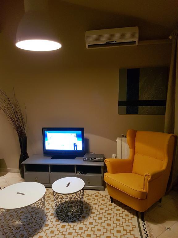 Apartment Ban *